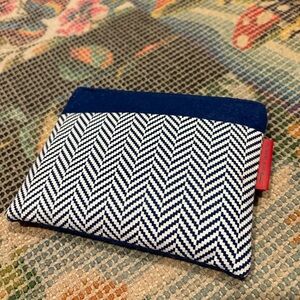 British Airways World Traveler Plus Blue & White Chevron Amenity Kit 5pc Travel